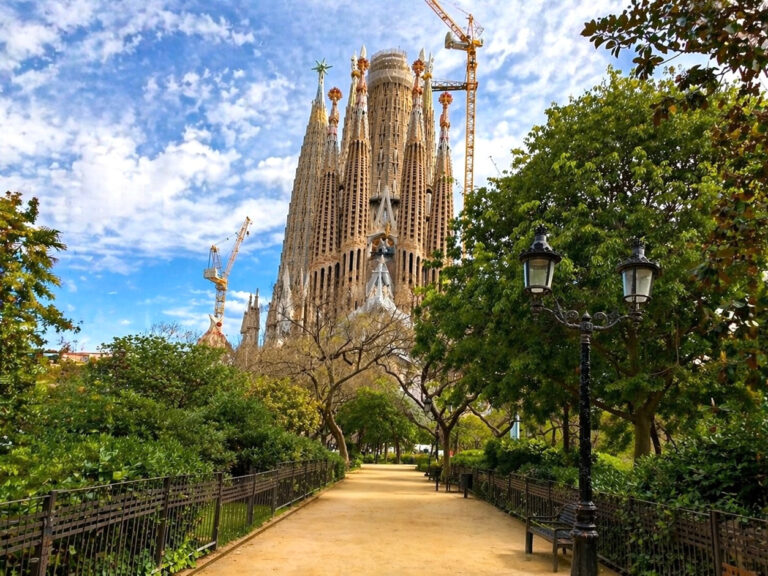 Sagrada-Familia-Barcelona