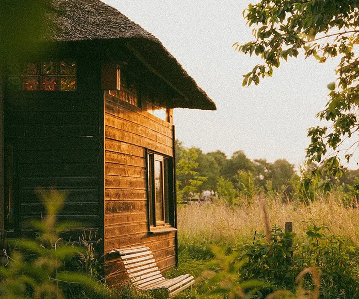 Foto 2 hay_house_bench_sunset_landscape_1280x850