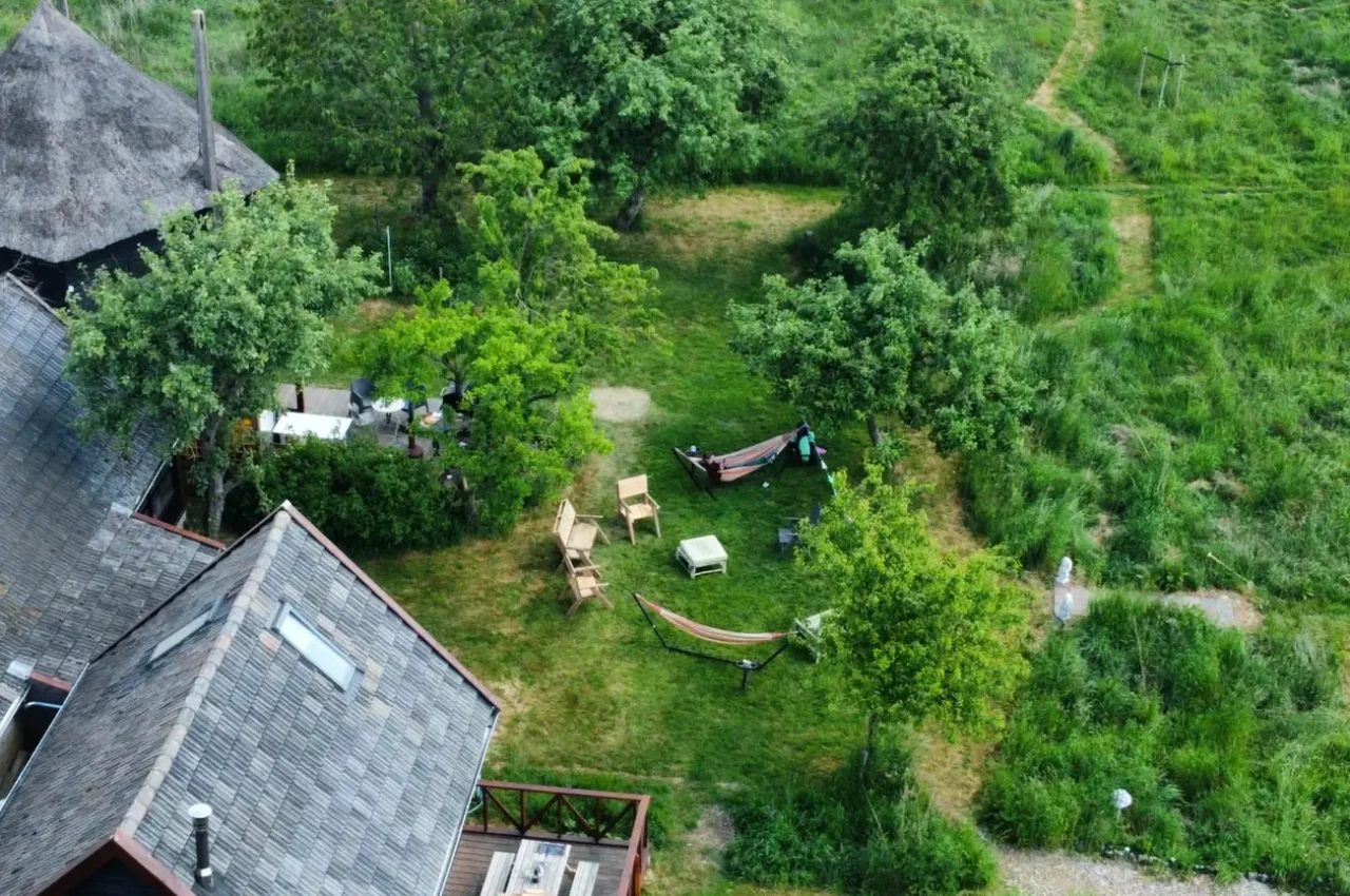 Makers Barn graden_view_with_hammocks