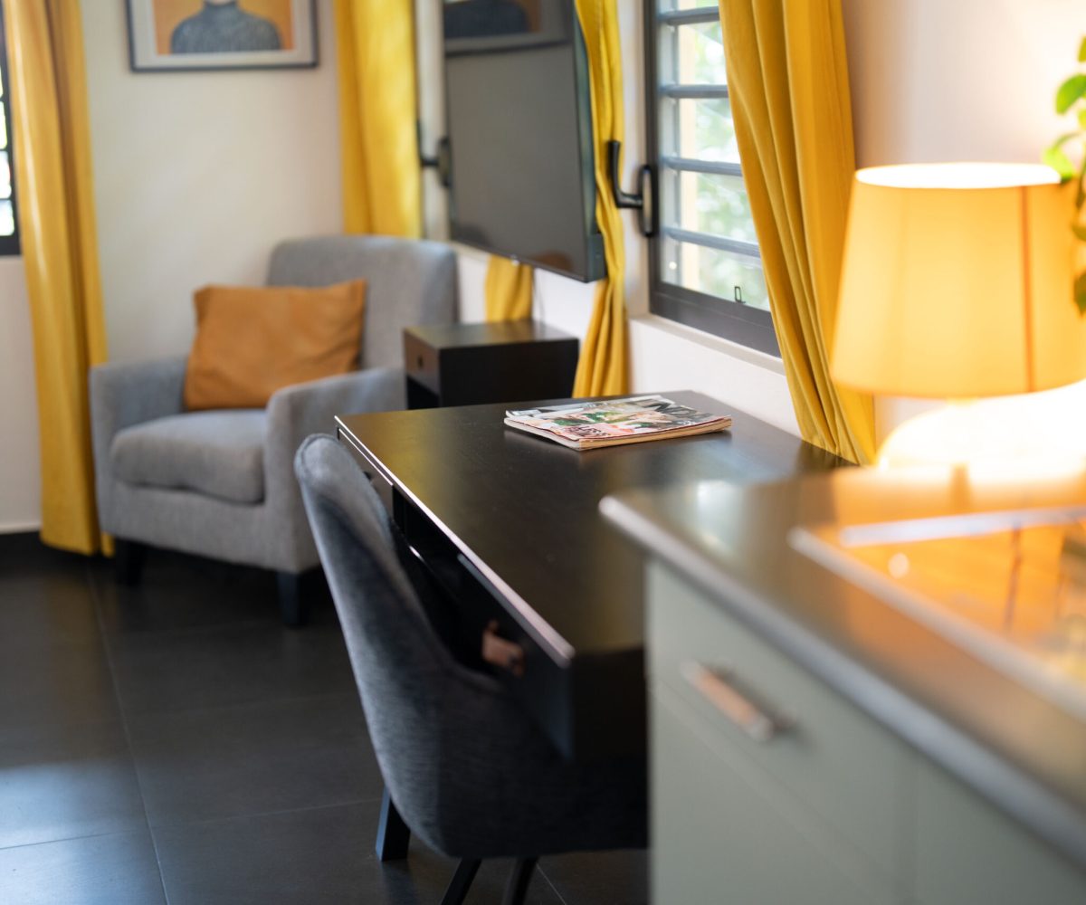 Puru-Resort-Curacao-Desk