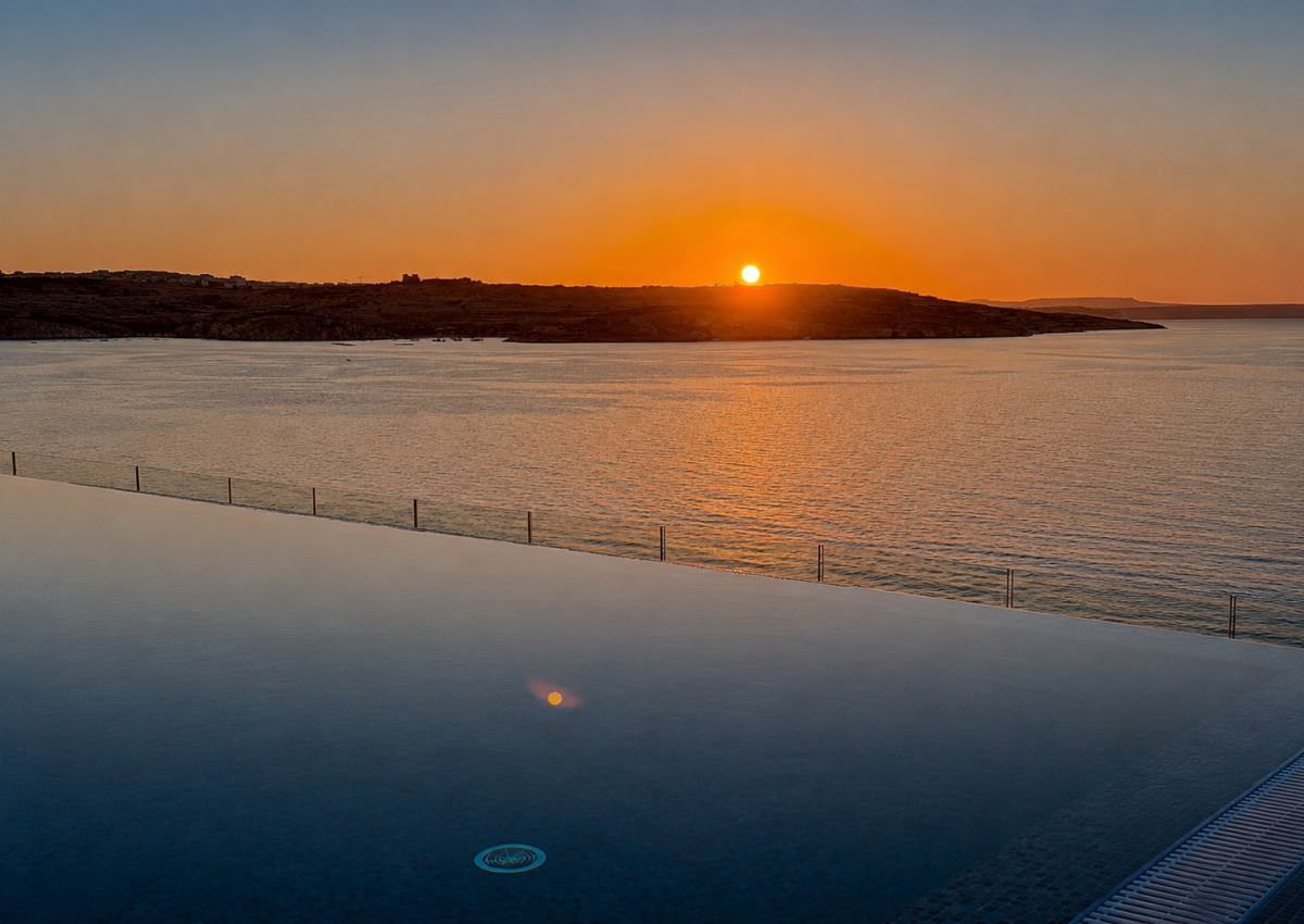 Seaview-Hotel-Malta-pool-Senset-Workation